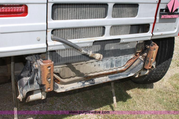 image for item D5028 1986 International 1754 dump truck