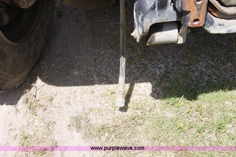 image for item D5028 1986 International 1754 dump truck