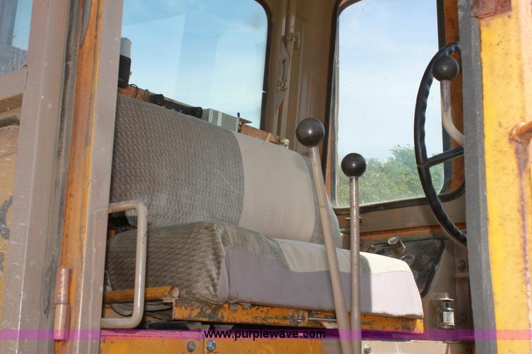 image for item D5030 Allis-Chalmers M100B motor grader