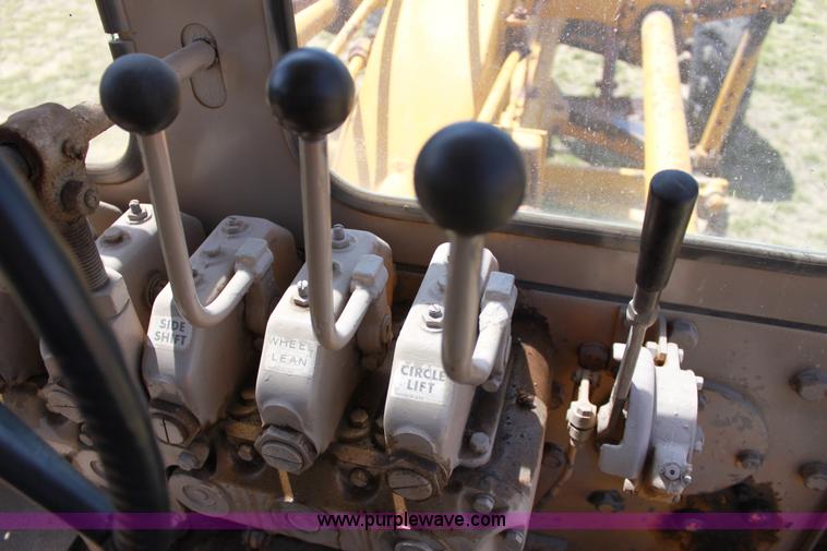 image for item D5030 Allis-Chalmers M100B motor grader