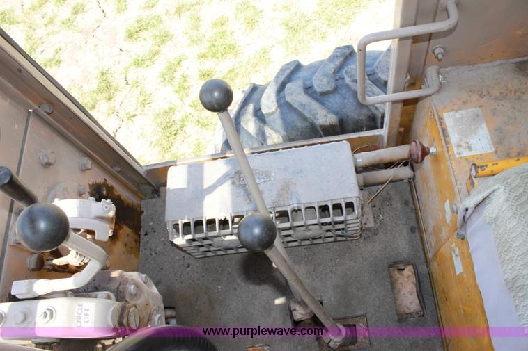 image for item D5030 Allis-Chalmers M100B motor grader