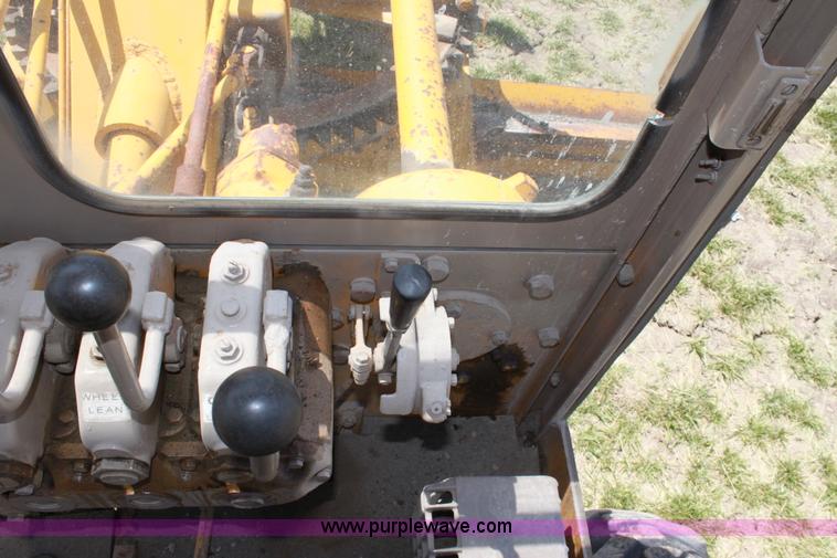 image for item D5030 Allis-Chalmers M100B motor grader