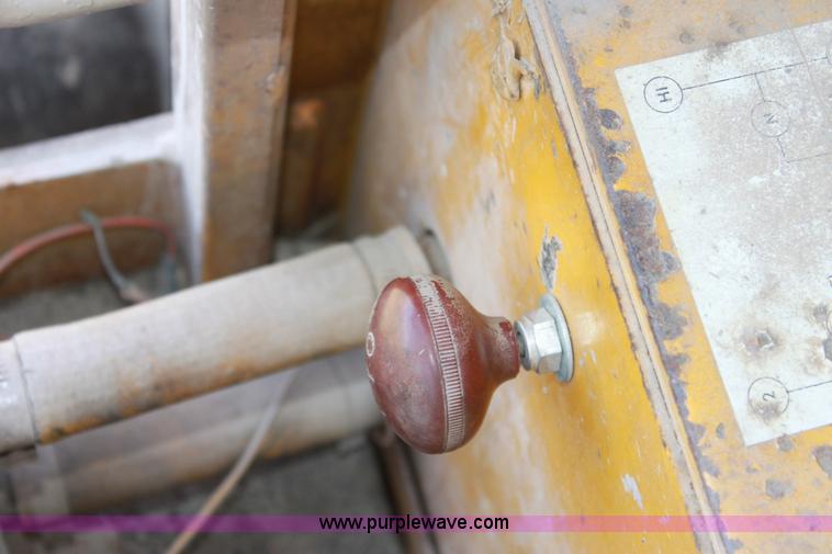 image for item D5030 Allis-Chalmers M100B motor grader