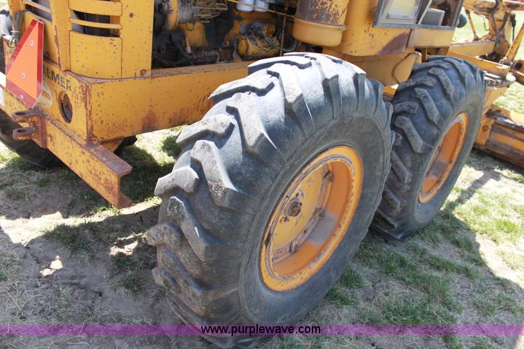 image for item D5030 Allis-Chalmers M100B motor grader