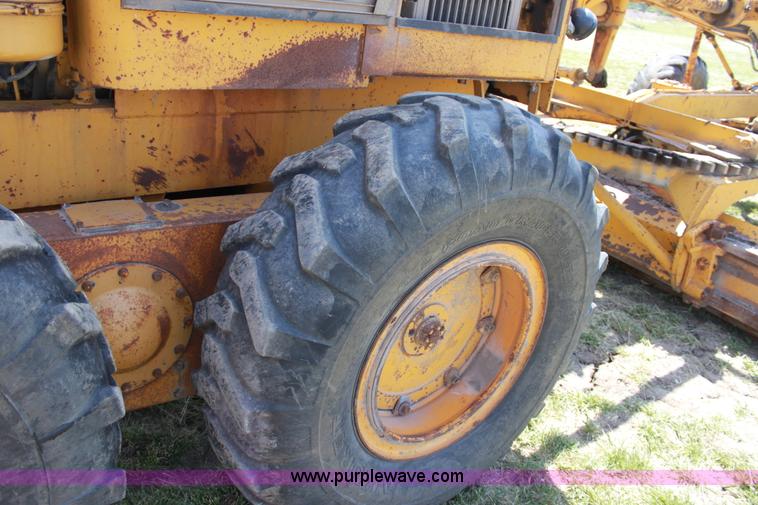 image for item D5030 Allis-Chalmers M100B motor grader