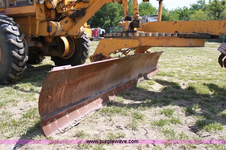 image for item D5030 Allis-Chalmers M100B motor grader