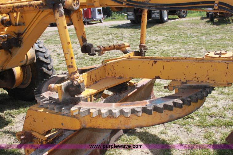 image for item D5030 Allis-Chalmers M100B motor grader
