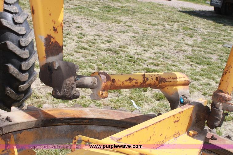 image for item D5030 Allis-Chalmers M100B motor grader