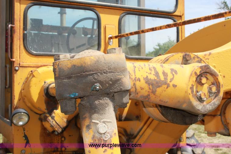 image for item D5030 Allis-Chalmers M100B motor grader
