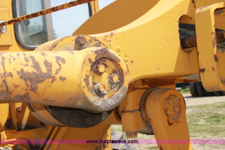 image for item D5030 Allis-Chalmers M100B motor grader
