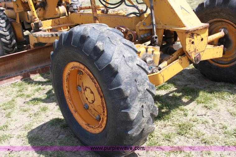 image for item D5030 Allis-Chalmers M100B motor grader
