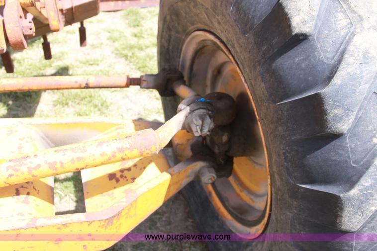 image for item D5030 Allis-Chalmers M100B motor grader