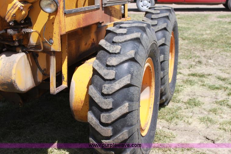 image for item D5030 Allis-Chalmers M100B motor grader