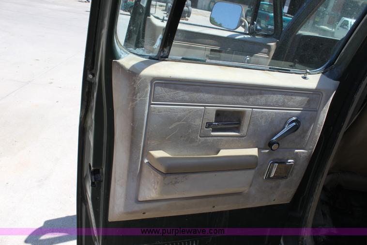 image for item D5036 1983 Chevrolet Suburban K20 Custom Deluxe SUV
