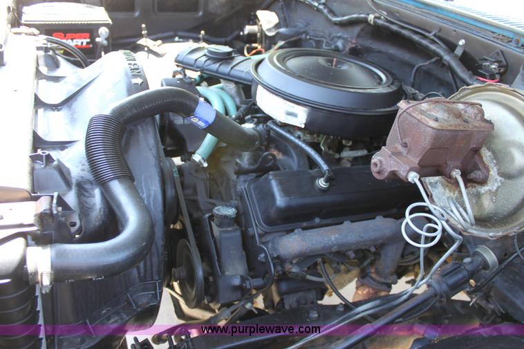 image for item D5036 1983 Chevrolet Suburban K20 Custom Deluxe SUV