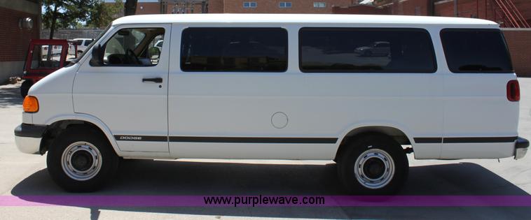 image for item D5037 2000 Dodge Ram 3500 van