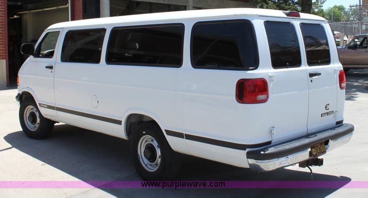 image for item D5037 2000 Dodge Ram 3500 van