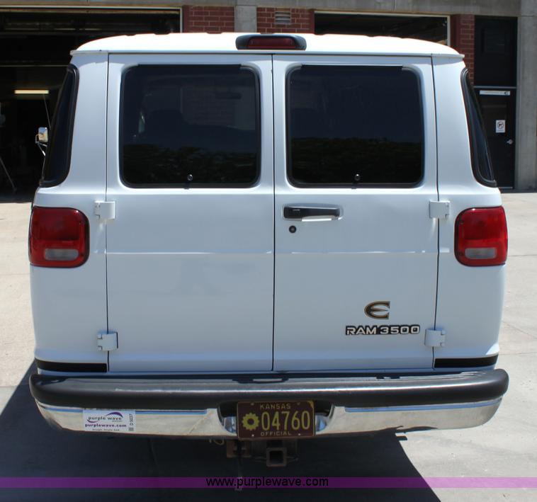 image for item D5037 2000 Dodge Ram 3500 van