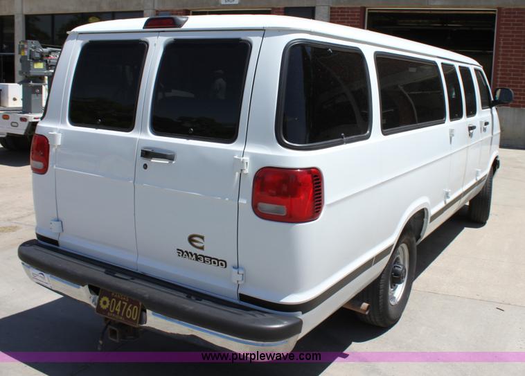 image for item D5037 2000 Dodge Ram 3500 van