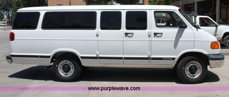 image for item D5037 2000 Dodge Ram 3500 van