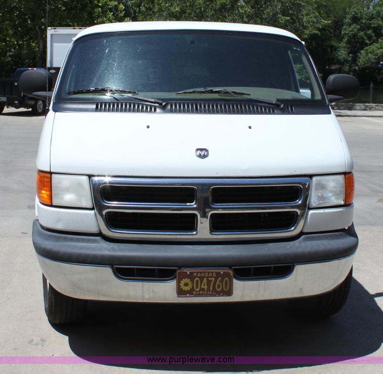image for item D5037 2000 Dodge Ram 3500 van