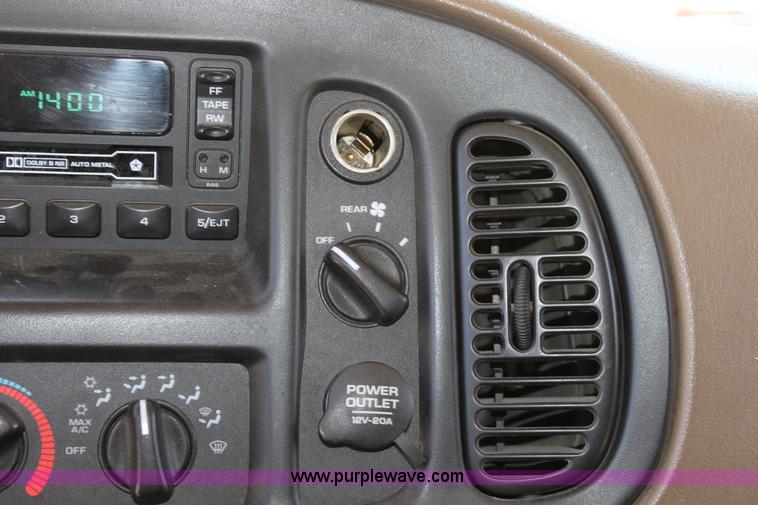 image for item D5037 2000 Dodge Ram 3500 van