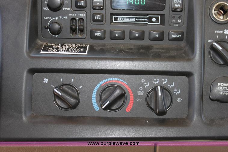 image for item D5037 2000 Dodge Ram 3500 van