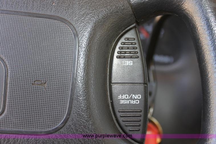 image for item D5037 2000 Dodge Ram 3500 van