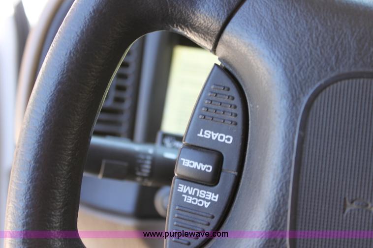 image for item D5037 2000 Dodge Ram 3500 van