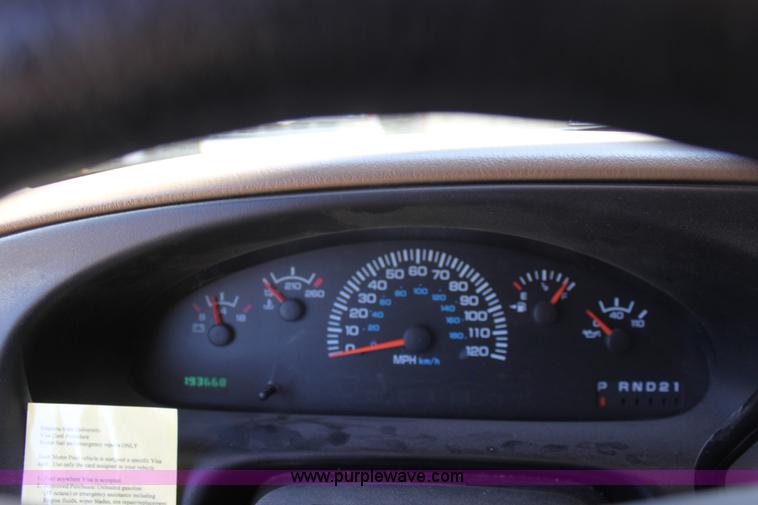 image for item D5037 2000 Dodge Ram 3500 van