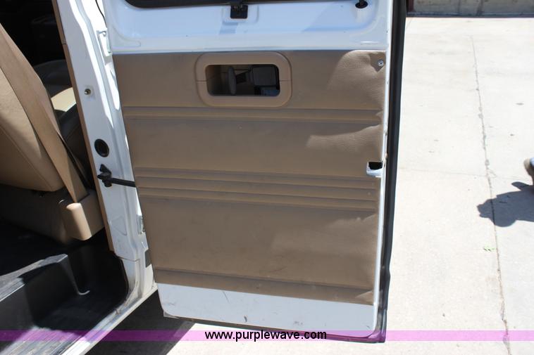 image for item D5037 2000 Dodge Ram 3500 van