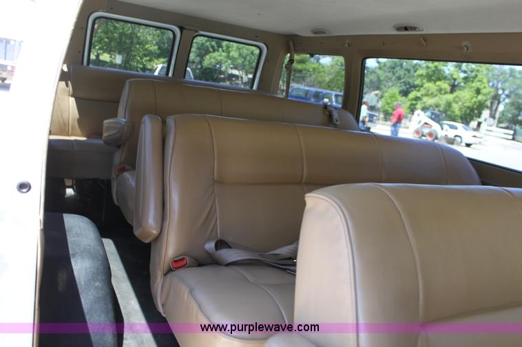 image for item D5037 2000 Dodge Ram 3500 van