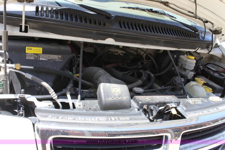 image for item D5037 2000 Dodge Ram 3500 van