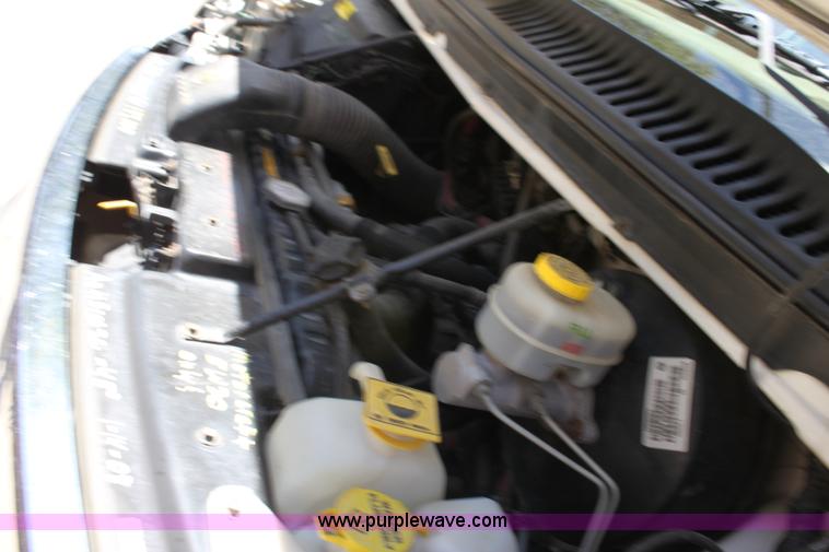 image for item D5037 2000 Dodge Ram 3500 van