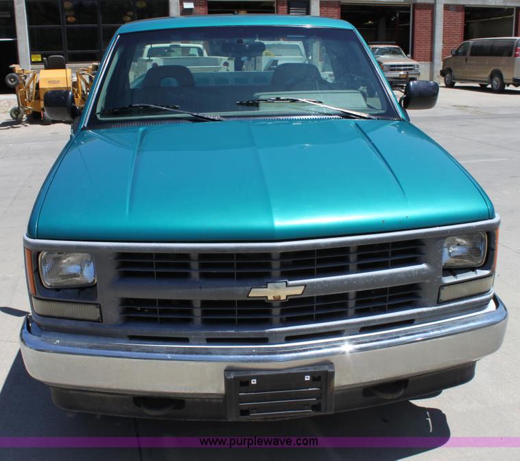 image for item D5046 1994 Chevrolet 1500 pickup truck