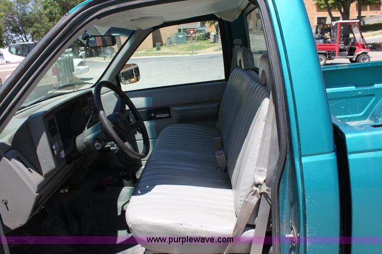 image for item D5046 1994 Chevrolet 1500 pickup truck