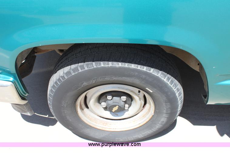 image for item D5046 1994 Chevrolet 1500 pickup truck