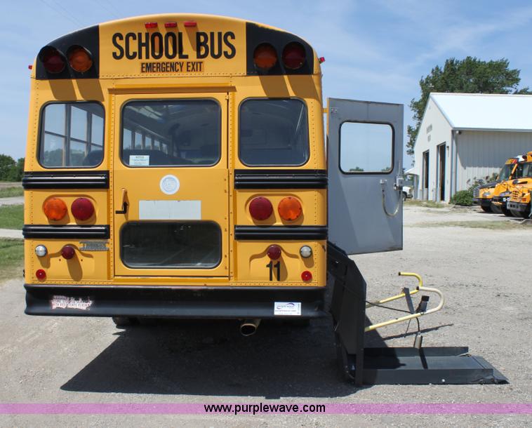 image for item D5048 1995 International 3800 Thomas Built school bus