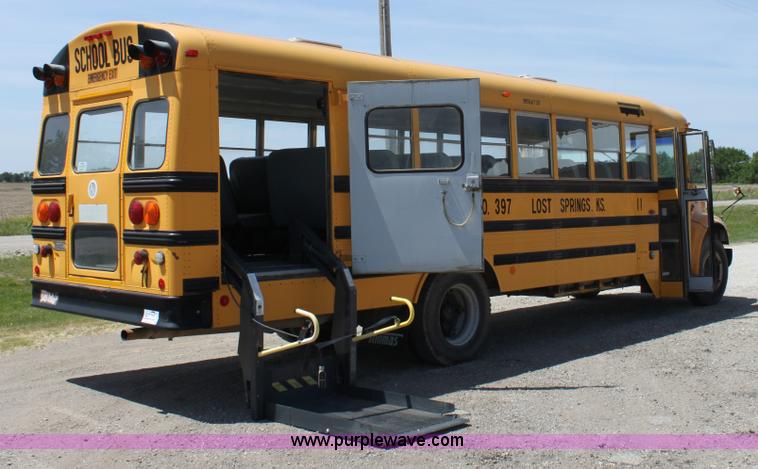 image for item D5048 1995 International 3800 Thomas Built school bus