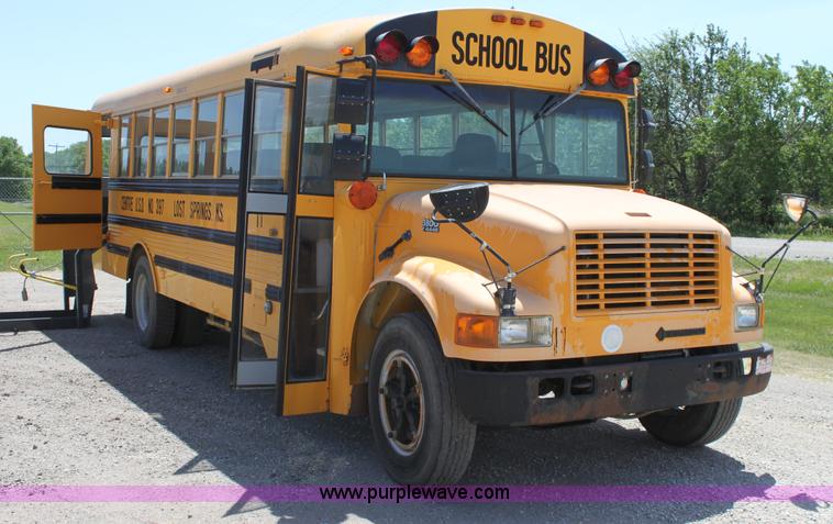 image for item D5048 1995 International 3800 Thomas Built school bus