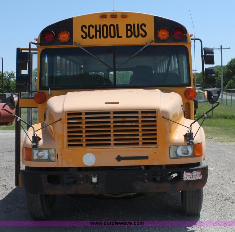 image for item D5048 1995 International 3800 Thomas Built school bus