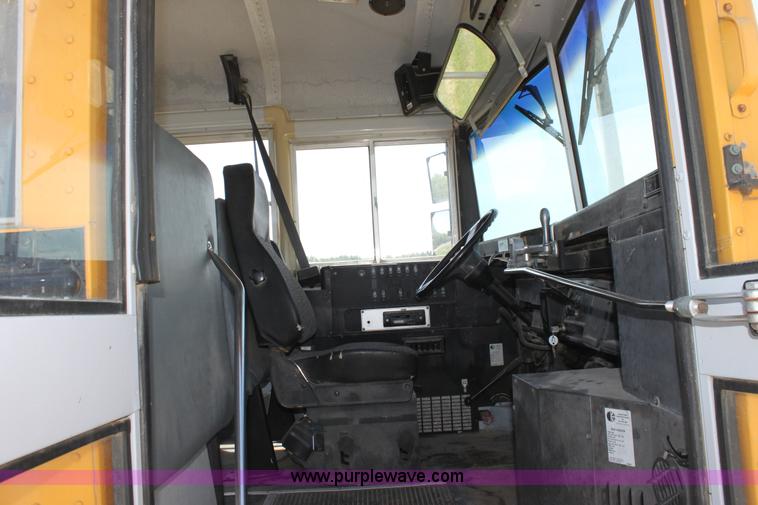 image for item D5048 1995 International 3800 Thomas Built school bus