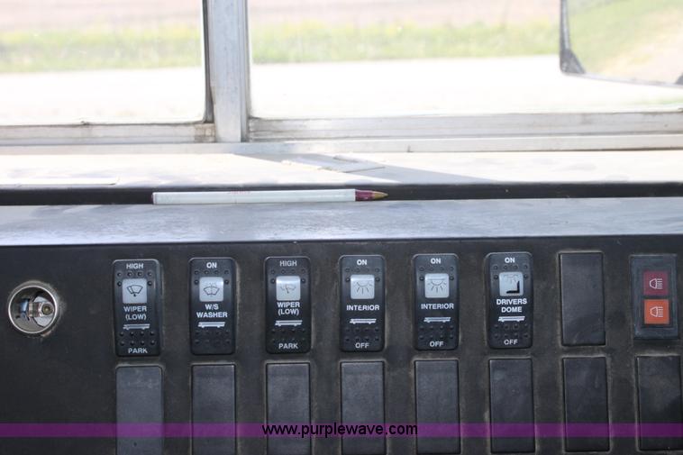 image for item D5048 1995 International 3800 Thomas Built school bus