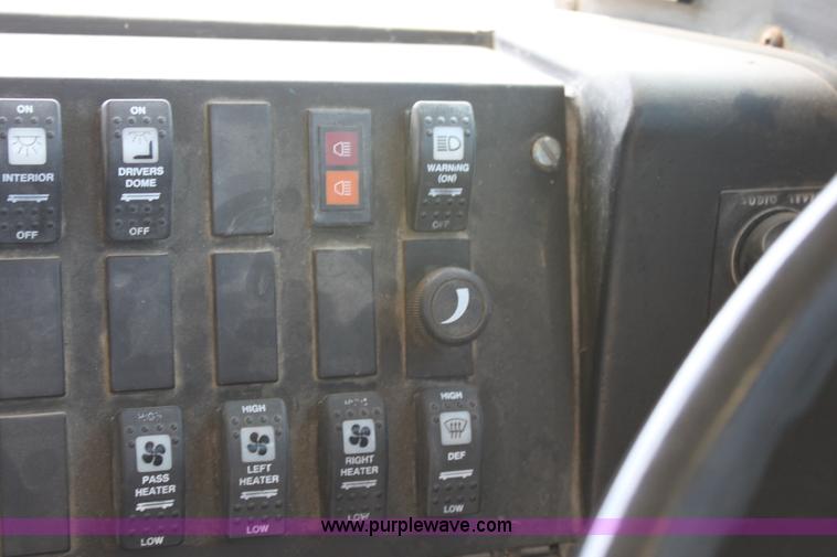 image for item D5048 1995 International 3800 Thomas Built school bus