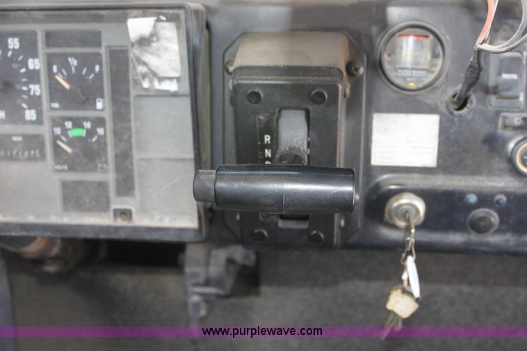 image for item D5048 1995 International 3800 Thomas Built school bus