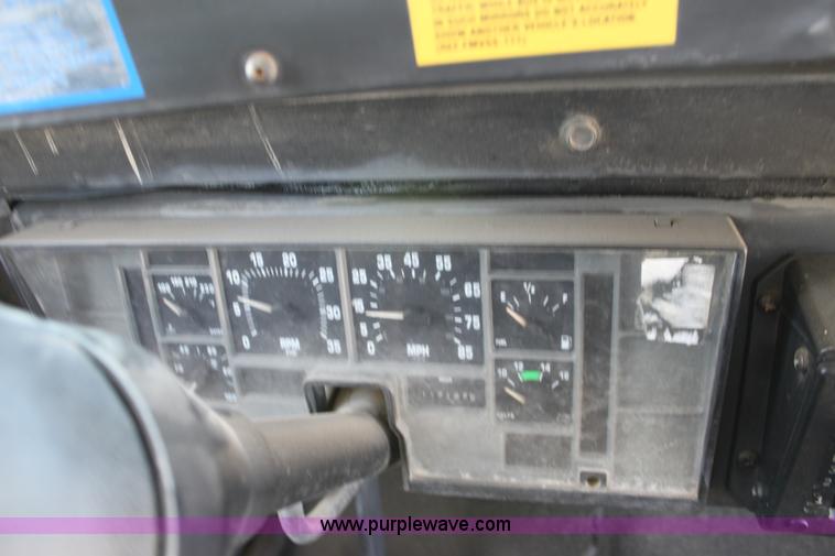 image for item D5048 1995 International 3800 Thomas Built school bus