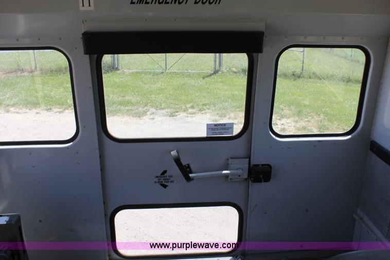 image for item D5048 1995 International 3800 Thomas Built school bus