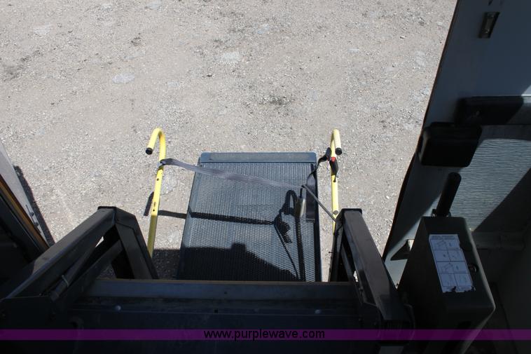 image for item D5048 1995 International 3800 Thomas Built school bus