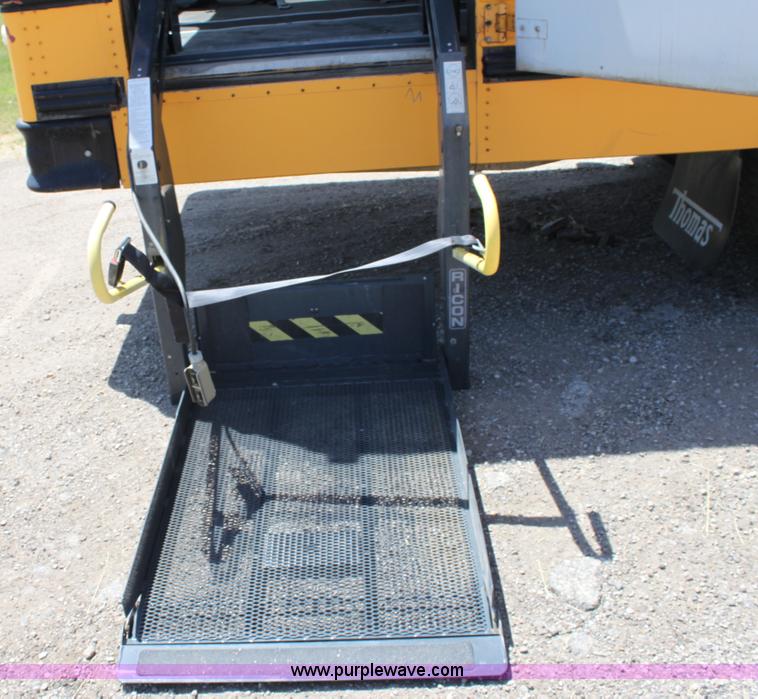 image for item D5048 1995 International 3800 Thomas Built school bus