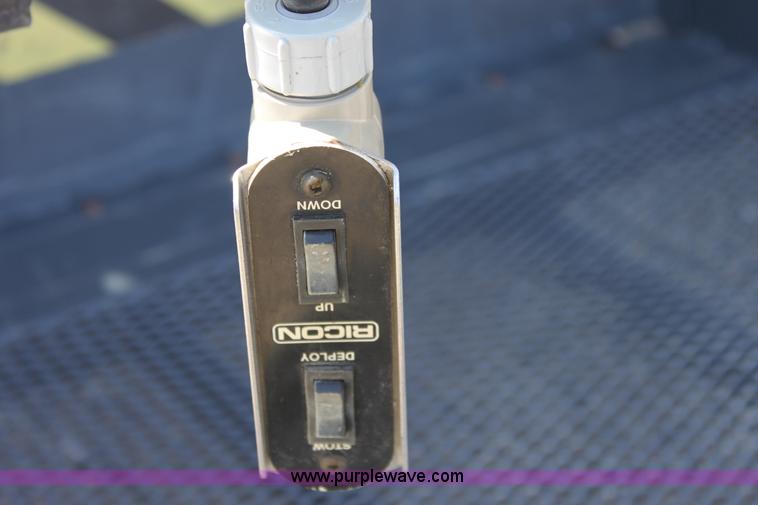 image for item D5048 1995 International 3800 Thomas Built school bus